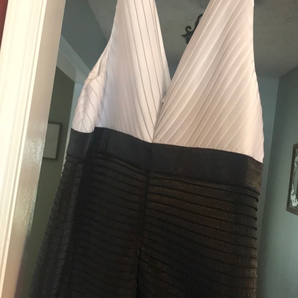 Black and white formal dress size 18 - Picture 4 of 5